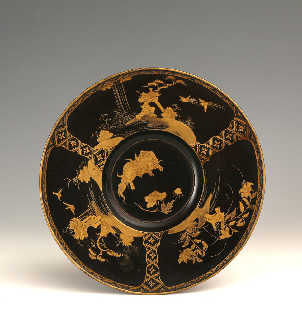 A JAPANESE EXPORT LACQUER DISH