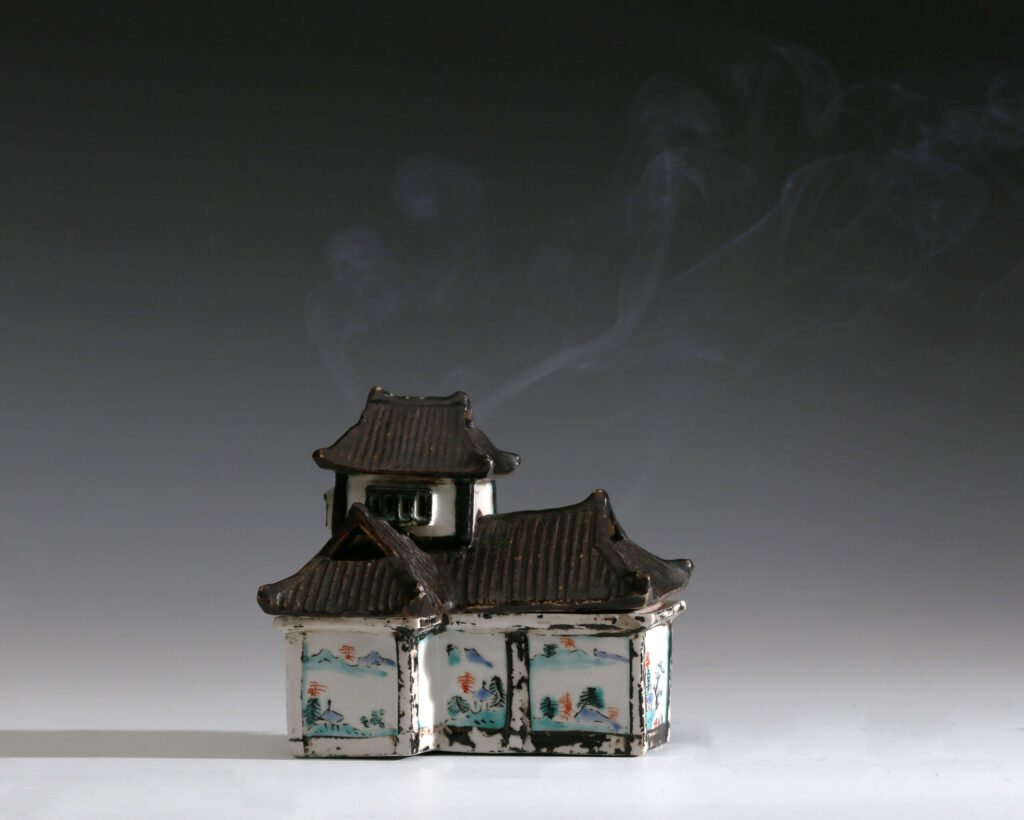 A KAKIEMON STYLE INCENSE BURNER