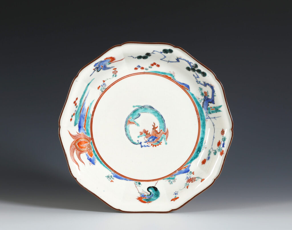 AN ARITA KAKIEMON STYLE DECAGONAL DISH