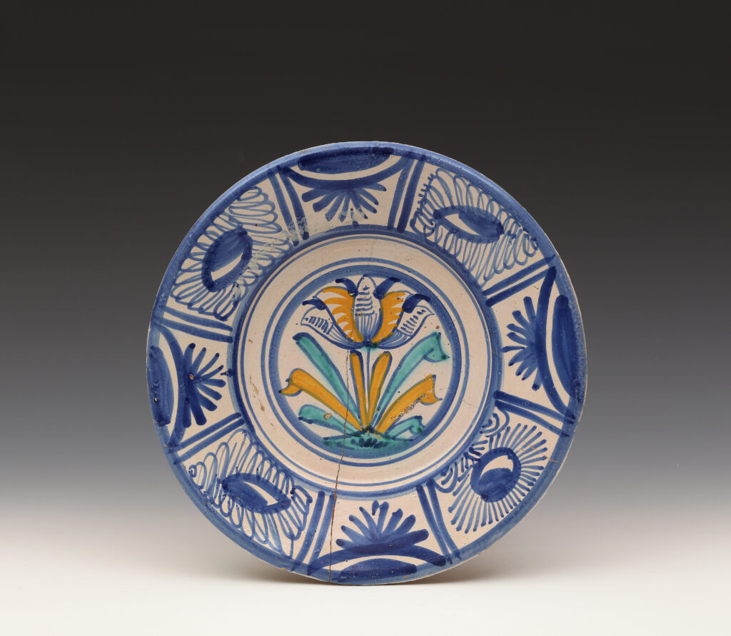 AN EARLY ENGLISH DELFT TULIP CHARGER