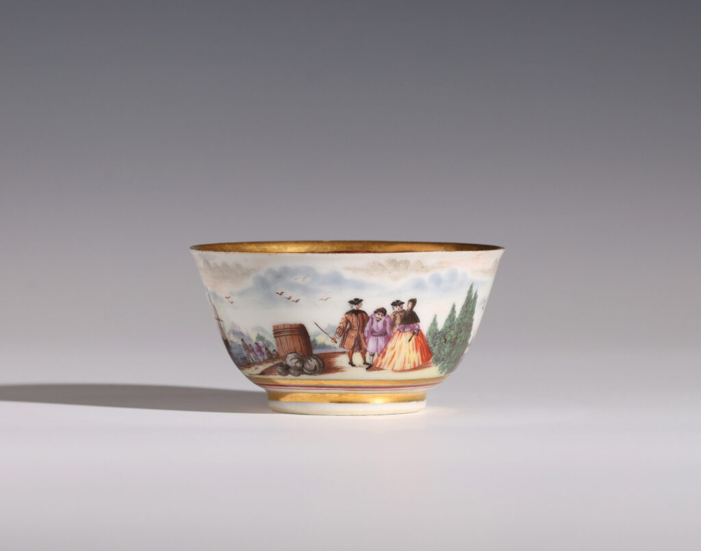 A CHINESE PORCELAIN TEABOWL
