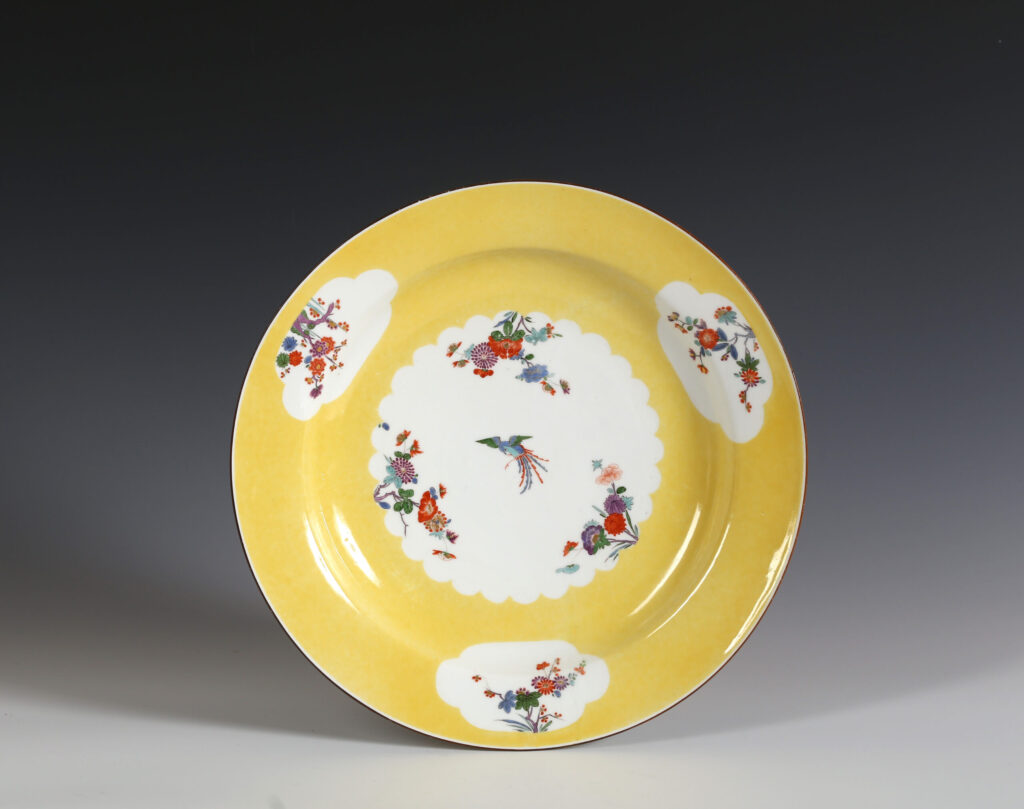 A LARGE MEISSEN DISH FROM THE YELLOW HUNTING or GELBE JAGD SERVICE