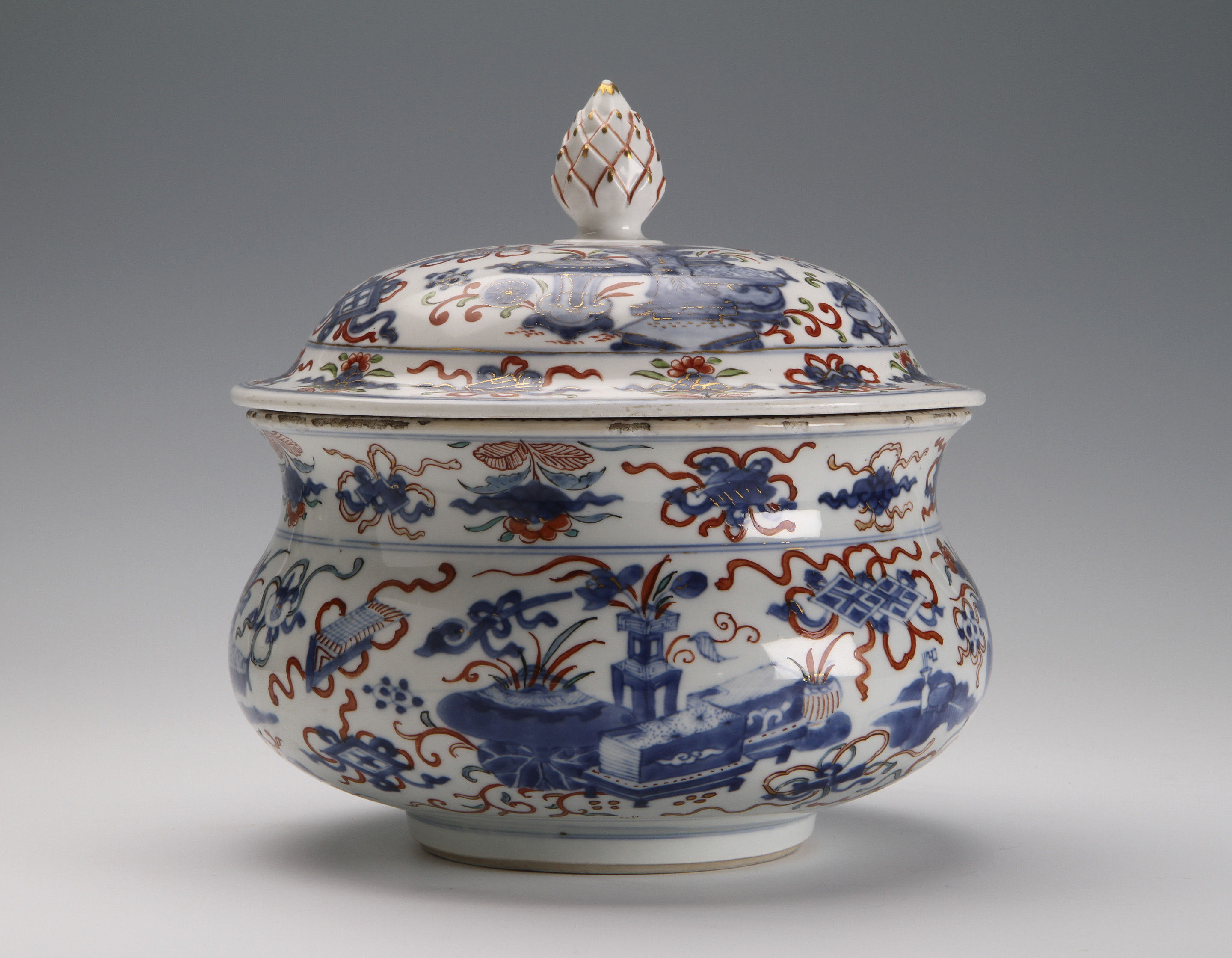 A Chinese blue and white censer with over-glaze enamels added in Holland and a cover made in Vienna at the Du Paquier Factory