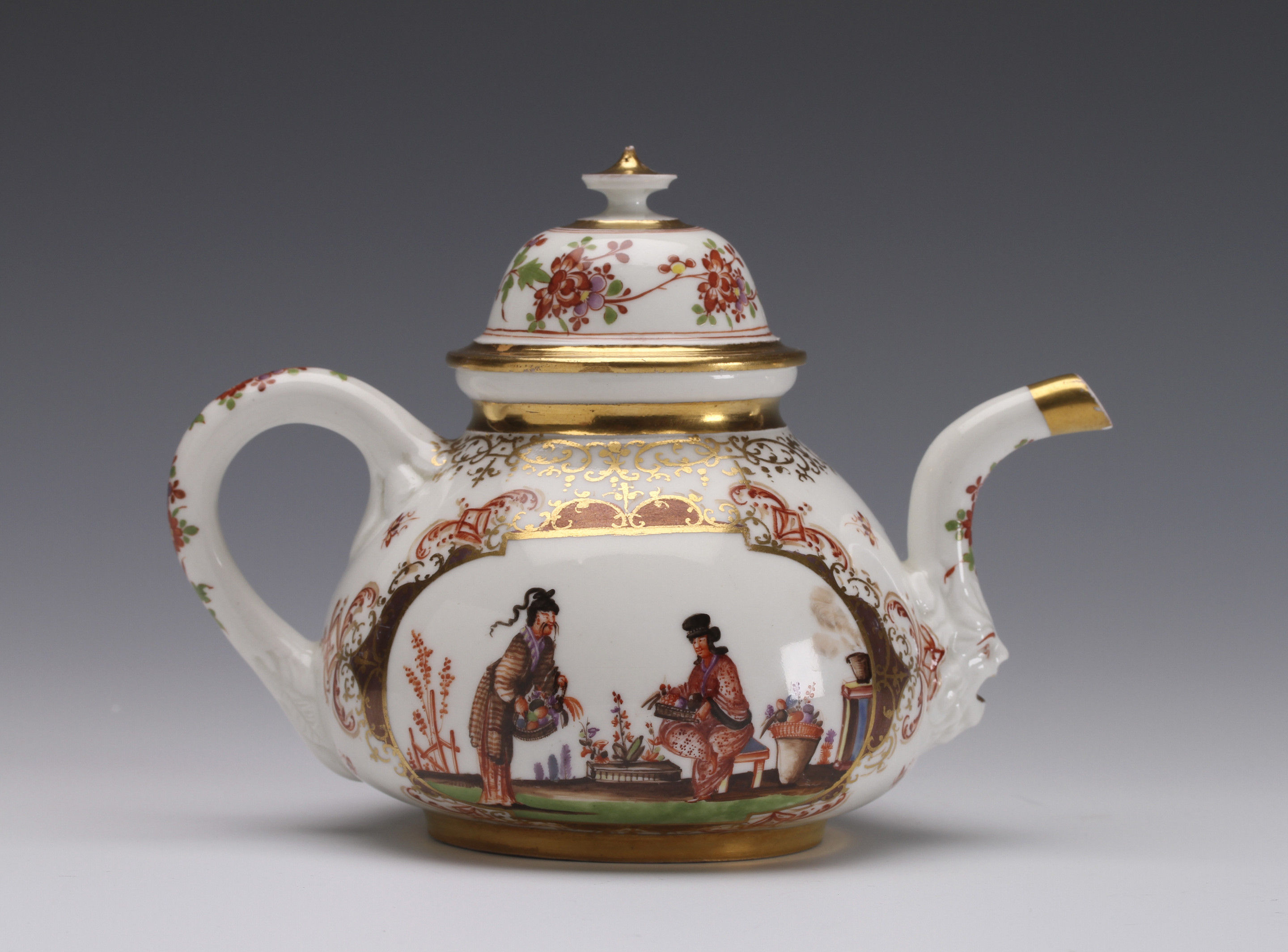 An Early Meissen Chinoiserie teapot and cover